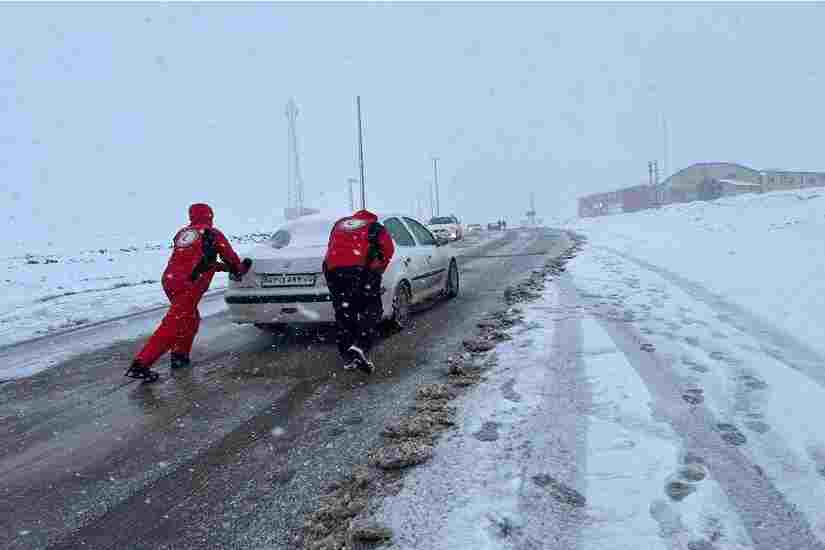 تردد در گردنه‌های کوهستانی استان اردبیل با زنجیرچرخ ممکن است