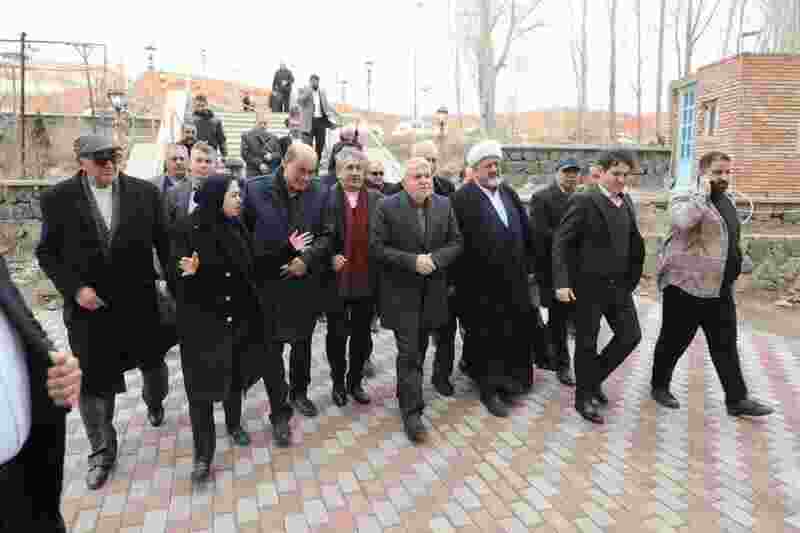 وزیر میراث فرهنگی ۱.۵ همت به توسعه گردشگری اردبیل اختصاص داد