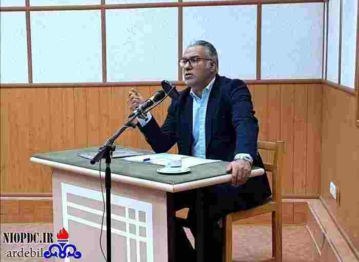   پاسخگویی مدیر شرکت ملی پخش فرآورده‌های نفتی منطقه اردبیل به مطالبات مردمی در برنامه زنده رادیویی